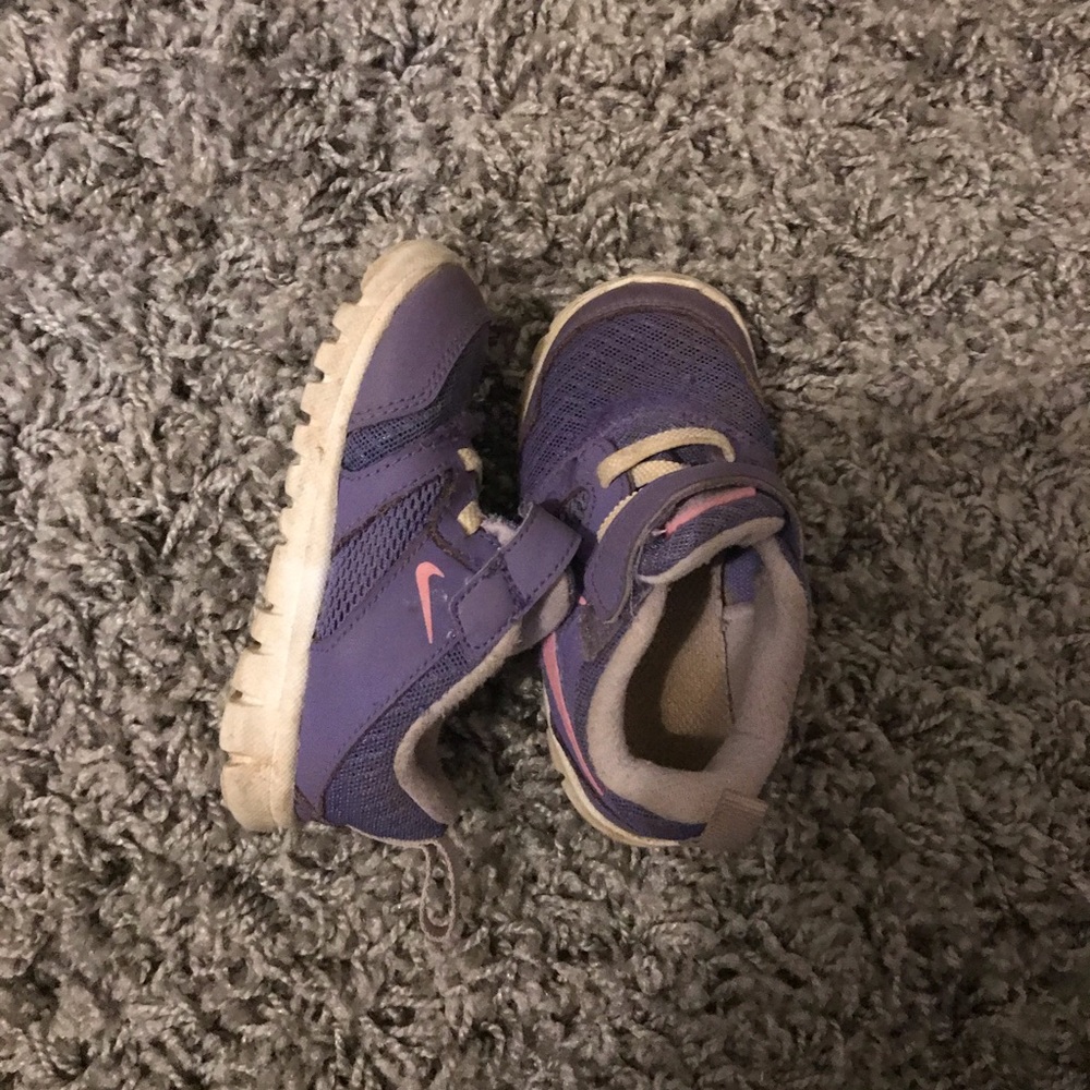 Nike tennis shoes